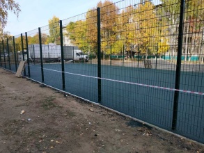 Забор на спортивную площадку 40 метров фото в Лесном Городке