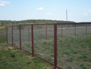 Забор из сетки рабицы в натяг секционный 12 метров фото в Лесном Городке