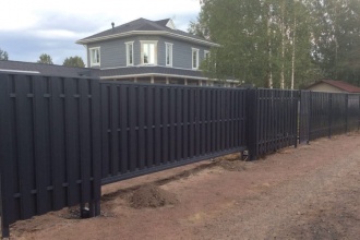 Забор из евроштакетника с бетонированием столбов 80 метров фото в Лесном Городке